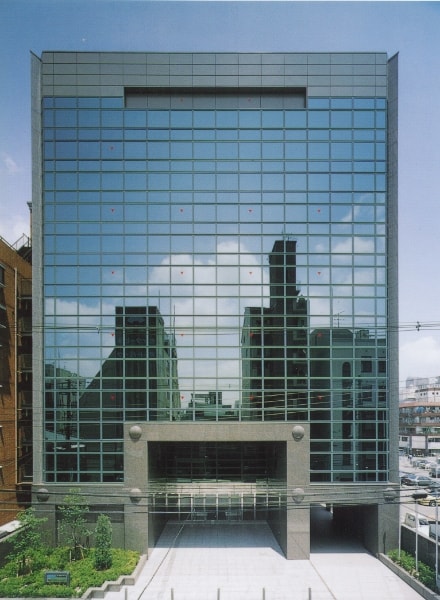 Relocated head office to the building completed in Yoriki-machi, Kita-ku, Osaka City